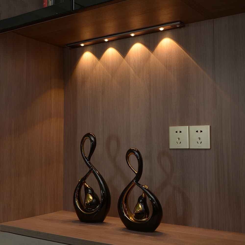 LED ���������� cat's eye 100-3B � �������, �������������, �������� �������� � ������������ 100 �� 3W ����������� ������